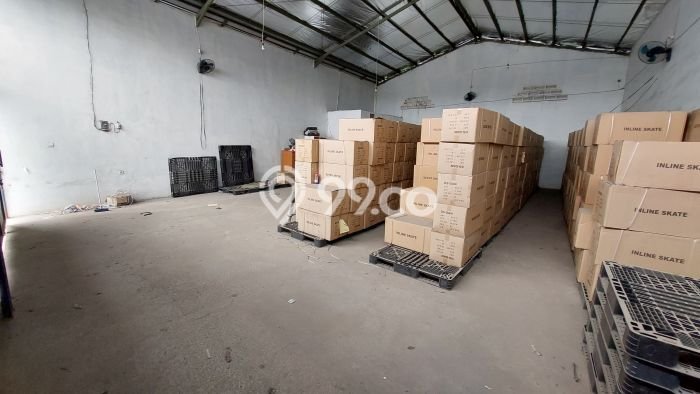 Unit Gudang Dijual di Jakarta Barat LT 150m2 & LB 150m2 Unit Gudang Dijual di Jakarta Barat LT 150m2 & LB 150m2