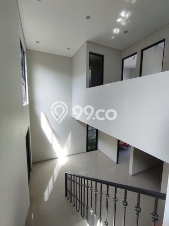 Rumah Mewah Akses Mudah di Tangerang Selatan Rumah Mewah Akses Mudah di Tangerang Selatan