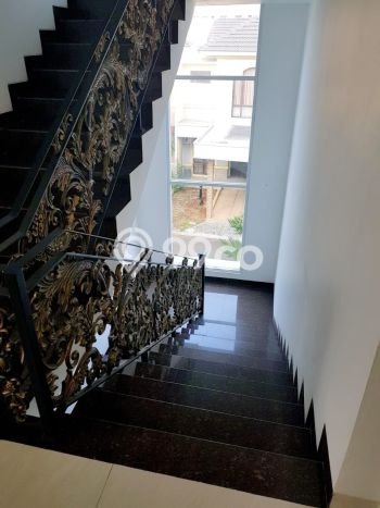 Rumah Luxury di Tangerang Lokasi Strategis Kondisi Baik Rumah Luxury di Tangerang Lokasi Strategis Kondisi Baik