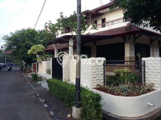 Rumah Mewah Akses Strategis di Jakarta Selatan Rumah Mewah Akses Strategis di Jakarta Selatan
