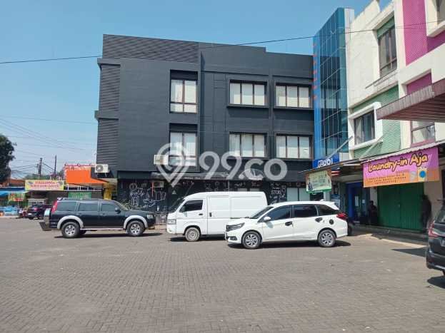 LOKASI PREMIUM! Ruko Kawasan Niaga Kawasan , Luas 204m2m², Siap Operasional LOKASI PREMIUM! Ruko Kawasan Niaga Kawasan , Luas 204m2m², Siap Operasional