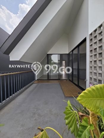 Ready to Use! Premium House LT 177m2 Desain Elegan di Kemang Ready to Use! Premium House LT 177m2 Desain Elegan di Kemang