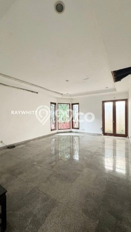 Rumah Elit Modern Siap Huni di Pejaten Jakarta Selatan Rumah Elit Modern Siap Huni di Pejaten Jakarta Selatan