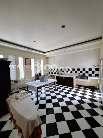 Rumah Elit Modern Tanpa Renovasi di Pondok Indah Jakarta Selatan Rumah Elit Modern Tanpa Renovasi di Pondok Indah Jakarta Selatan