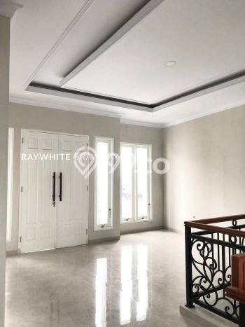Siap Huni Rumah Mewah 5 Kamar di Jagakarsa Dekat ke Mana Pun Siap Huni Rumah Mewah 5 Kamar di Jagakarsa Dekat ke Mana Pun