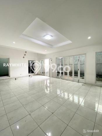 EXCLUSIVE OFFER! Rumah kawasan Cipete, 4 KT, Area Premium, Luas 440m² Bangunan 550m² EXCLUSIVE OFFER! Rumah kawasan Cipete, 4 KT, Area Premium, Luas 440m² Bangunan 550m²