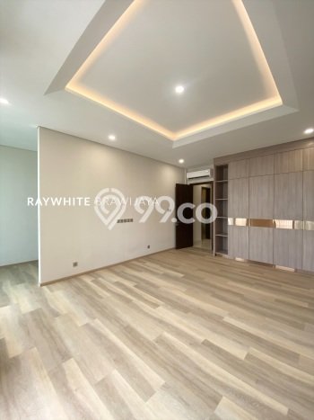Disewakan! Rumah 5 Kamar Tidur &
4 Kamar Mandi di Pondok Indah, Jakarta Selatan Disewakan! Rumah 5 Kamar Tidur &
4 Kamar Mandi di Pondok Indah, Jakarta Selatan