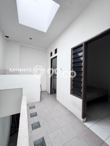 Ready to Use! Luxury House LT 187m2 Desain Elegan di Lebak Bulus Ready to Use! Luxury House LT 187m2 Desain Elegan di Lebak Bulus