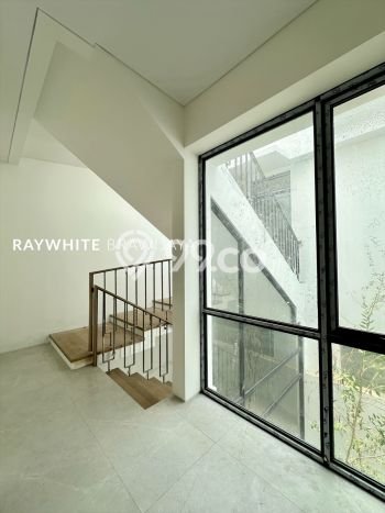 Ready to Use! Luxury House LT 144m2 Desain Elegan di Pondok Labu Ready to Use! Luxury House LT 144m2 Desain Elegan di Pondok Labu