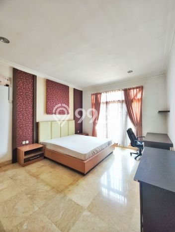 Rumah Nyaman 4 KT LT 364m² di Mega Kuningan, Jakarta Selatan Rumah Nyaman 4 KT LT 364m² di Mega Kuningan, Jakarta Selatan