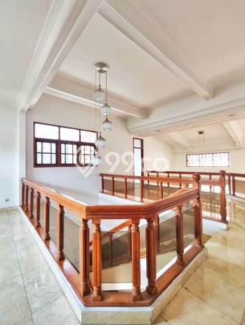 Rumah Nyaman 4 KT LT 364m² di Mega Kuningan, Jakarta Selatan Rumah Nyaman 4 KT LT 364m² di Mega Kuningan, Jakarta Selatan