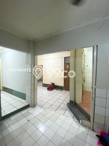 Rumah Kost untuk Dijual di Kebayoran Baru dengan 8 KT, 8 KM, Luas 300m2 Rumah Kost untuk Dijual di Kebayoran Baru dengan 8 KT, 8 KM, Luas 300m2