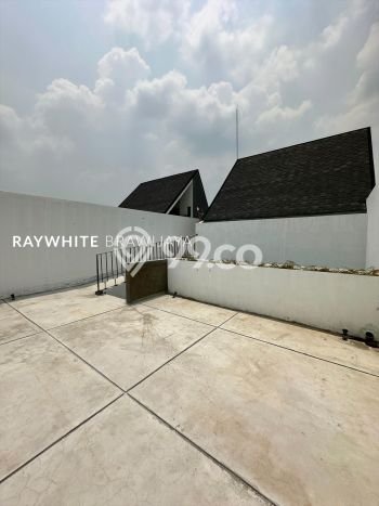 Ready to Use! Luxury House LT 144m2 Desain Elegan di Pondok Labu Ready to Use! Luxury House LT 144m2 Desain Elegan di Pondok Labu