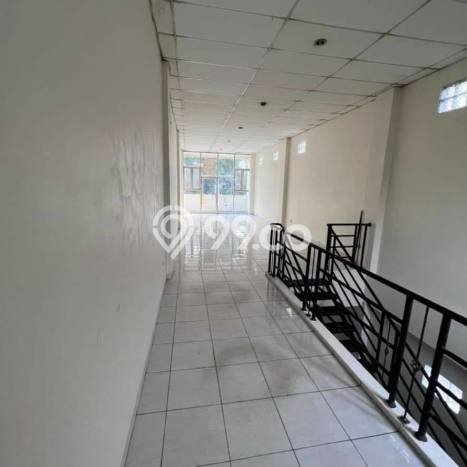 Ruko disewakan di Ciracas Jakarta Timur dengan luas bangunan 120m2 Ruko disewakan di Ciracas Jakarta Timur dengan luas bangunan 120m2