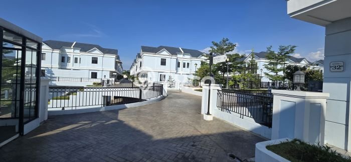 For Sale Hunian Rumah Terawat 4 KT di Suvarna Sutera, Tangerang For Sale Hunian Rumah Terawat 4 KT di Suvarna Sutera, Tangerang