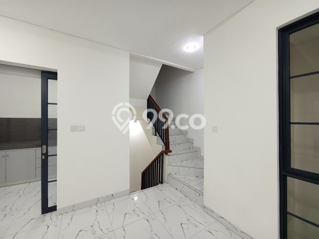 For Sale Rumah 5 Kamar Lokasi Strategis Nyaman dan Strategis di Sindang Jaya For Sale Rumah 5 Kamar Lokasi Strategis Nyaman dan Strategis di Sindang Jaya