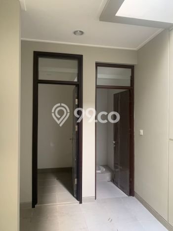 Disewakan! Rumah 3 Kamar Tidur &
3 Kamar Mandi di Pantai Indah Kapuk 2, Jakarta Utara Disewakan! Rumah 3 Kamar Tidur &
3 Kamar Mandi di Pantai Indah Kapuk 2, Jakarta Utara
