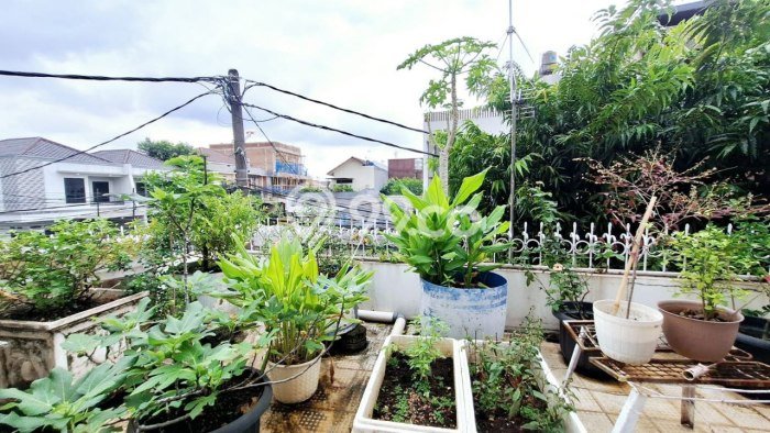 Hunian Mewah LB 250m2 Siap Huni Desain Elegan di Jatiwaringin, Bekasi Hunian Mewah LB 250m2 Siap Huni Desain Elegan di Jatiwaringin, Bekasi