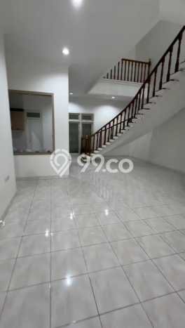 Disewakan! Rumah 4 Kamar Tidur &
4 Kamar Mandi di Permata Buana, Jakarta Barat Disewakan! Rumah 4 Kamar Tidur &
4 Kamar Mandi di Permata Buana, Jakarta Barat