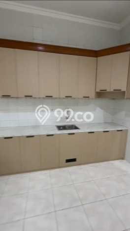 Disewakan! Rumah 4 Kamar Tidur &
4 Kamar Mandi di Permata Buana, Jakarta Barat Disewakan! Rumah 4 Kamar Tidur &
4 Kamar Mandi di Permata Buana, Jakarta Barat
