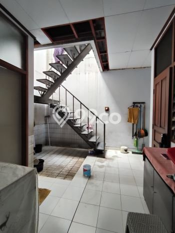 Hunian Elit LB 350m2 Siap Pakai Desain Elegan di Puri Indah, Jakarta Barat Hunian Elit LB 350m2 Siap Pakai Desain Elegan di Puri Indah, Jakarta Barat
