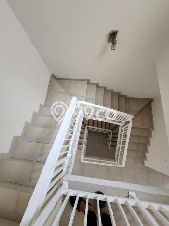 Ready to Use! Luxury House LT 144m2 Desain Elegan di Permata Buana Ready to Use! Luxury House LT 144m2 Desain Elegan di Permata Buana