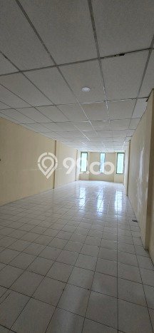 LOKASI STRATEGIS! Ruko For Rent Kawasan , Luas 295m2m², Area Ramai LOKASI STRATEGIS! Ruko For Rent Kawasan , Luas 295m2m², Area Ramai