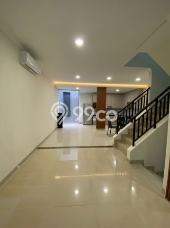 Disewakan! Rumah 3 Kamar Tidur &
2 Kamar Mandi di Pantai Indah Kapuk, Jakarta Utara Disewakan! Rumah 3 Kamar Tidur &
2 Kamar Mandi di Pantai Indah Kapuk, Jakarta Utara