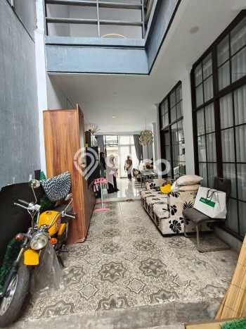 For Sale! Luxury House LT 131m2 Desain Elegan di Pondok Pinang For Sale! Luxury House LT 131m2 Desain Elegan di Pondok Pinang
