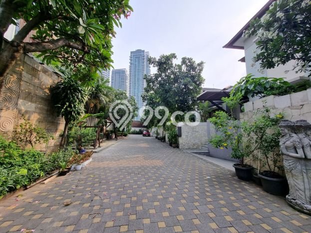 Rumah Mewah LB 450m2 Siap Pakai Desain Elegan di Kemang, Jakarta Selatan Rumah Mewah LB 450m2 Siap Pakai Desain Elegan di Kemang, Jakarta Selatan