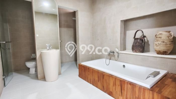 Dijual Vila Kawasan , Dimensi 613m2m², Posisi Strategis Dijual Vila Kawasan , Dimensi 613m2m², Posisi Strategis