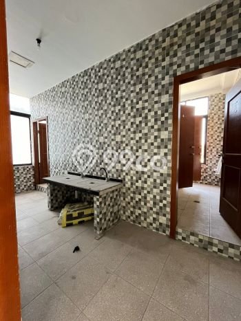 Disewakan Ruko Strategis Kawasan Denpasar Selatan, Luas 600m², Jalan Utama Disewakan Ruko Strategis Kawasan Denpasar Selatan, Luas 600m², Jalan Utama