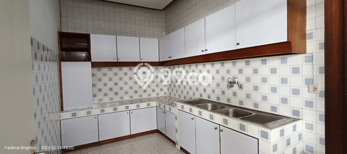 Rumah 7 Kamar Siap Huni Disewakan di Klojen Harga Kompetitif Rumah 7 Kamar Siap Huni Disewakan di Klojen Harga Kompetitif