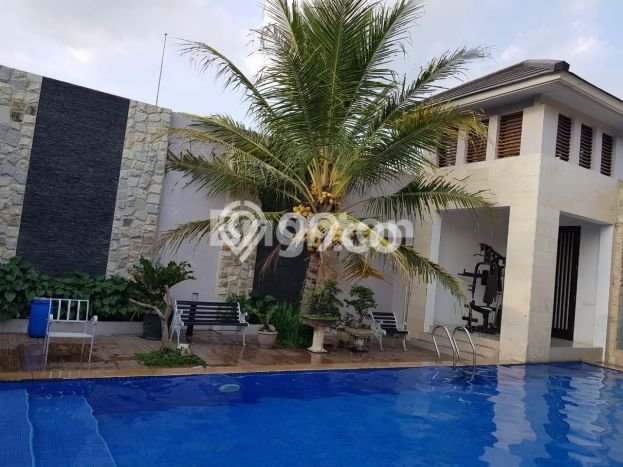 Rumah Elit LB 372m2 Siap Pakai Desain Elegan di Araya, Malang Rumah Elit LB 372m2 Siap Pakai Desain Elegan di Araya, Malang