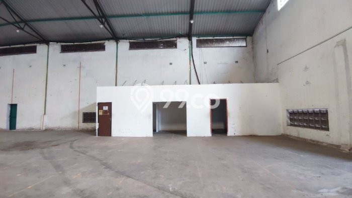 Gudang untuk disewa di Waru punya LT 2500m2 & LB 2500m2 harga sewa kompetitif Gudang untuk disewa di Waru punya LT 2500m2 & LB 2500m2 harga sewa kompetitif