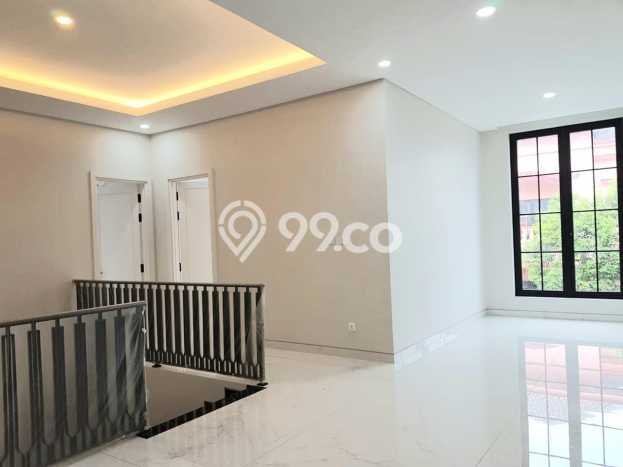 Rumah Eksklusif Siap Huni LT 210m2 di Wiyung, Surabaya Rumah Eksklusif Siap Huni LT 210m2 di Wiyung, Surabaya