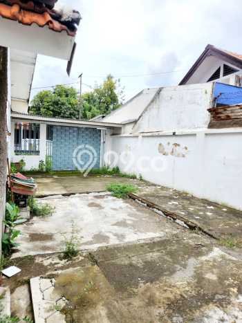SIAP HUNI! Rumah Asri di , Luas 285m2m² LB 90m2m² SIAP HUNI! Rumah Asri di , Luas 285m2m² LB 90m2m²