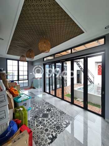 Jual Rumah Mewah Megah Dengan View Cantik di Harapan Indah, Bekasi Jual Rumah Mewah Megah Dengan View Cantik di Harapan Indah, Bekasi