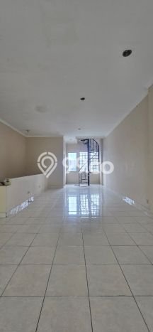 Lokasi strategis! Rumah siap huni disewakan di Andir LB 270m2 Lokasi strategis! Rumah siap huni disewakan di Andir LB 270m2