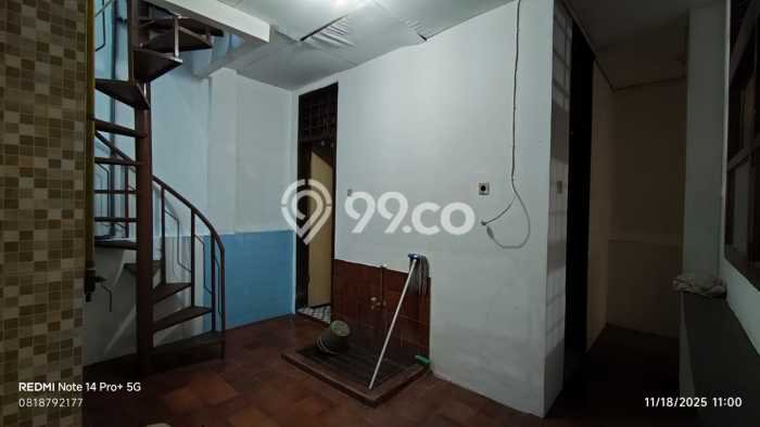Ready to Use! Premium House LT 240m2 Desain Modern di Cipinang Ready to Use! Premium House LT 240m2 Desain Modern di Cipinang