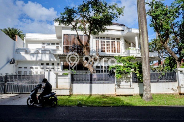 Rumah Elit Modern Tanpa Renovasi di Pondok Indah Jakarta Selatan Rumah Elit Modern Tanpa Renovasi di Pondok Indah Jakarta Selatan