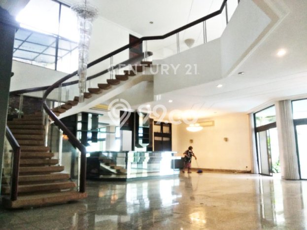 Rumah Cantik Siap Pakai Di Kebayoran Lama Luas 600m2 Aman Rumah Cantik Siap Pakai Di Kebayoran Lama Luas 600m2 Aman