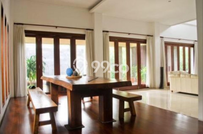 Rumah Mewah LB 1000m2 Siap Pakai Desain Elegan di Pondok Indah, Jakarta Selatan Rumah Mewah LB 1000m2 Siap Pakai Desain Elegan di Pondok Indah, Jakarta Selatan