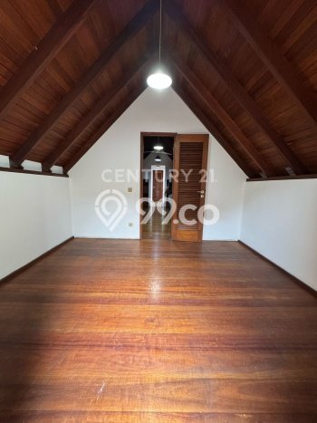 Disewakan! Rumah 3 Kamar Tidur &
3 Kamar Mandi di Pakubuwono, Jakarta Selatan Disewakan! Rumah 3 Kamar Tidur &
3 Kamar Mandi di Pakubuwono, Jakarta Selatan