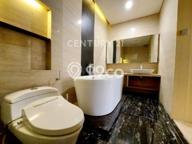Lokasi terbaik! Rumah siap pakai dikontrakkan di Cilandak LB 550m2 Lokasi terbaik! Rumah siap pakai dikontrakkan di Cilandak LB 550m2