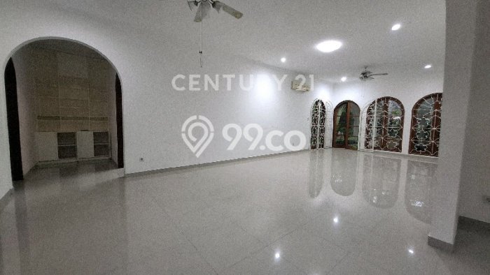 Lokasi strategis! Rumah siap huni dikontrakkan di Menteng LB 538m2 Lokasi strategis! Rumah siap huni dikontrakkan di Menteng LB 538m2