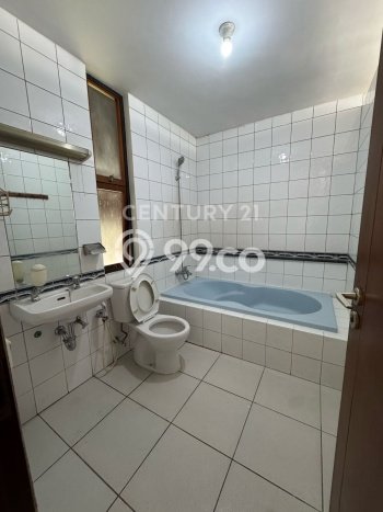 Disewakan! Rumah 3 Kamar Tidur &
3 Kamar Mandi di Pakubuwono, Jakarta Selatan Disewakan! Rumah 3 Kamar Tidur &
3 Kamar Mandi di Pakubuwono, Jakarta Selatan
