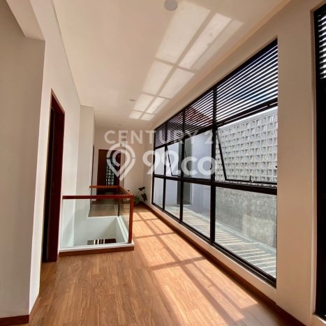 Dijual Rumah Luas Megah Dengan View Eksklusif di Lebak Bulus, Jakarta Selatan Dijual Rumah Luas Megah Dengan View Eksklusif di Lebak Bulus, Jakarta Selatan