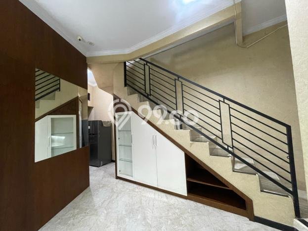 Disewakan! Rumah 3 Kamar Tidur &
2 Kamar Mandi di Lenteng Agung, Jakarta Selatan Disewakan! Rumah 3 Kamar Tidur &
2 Kamar Mandi di Lenteng Agung, Jakarta Selatan