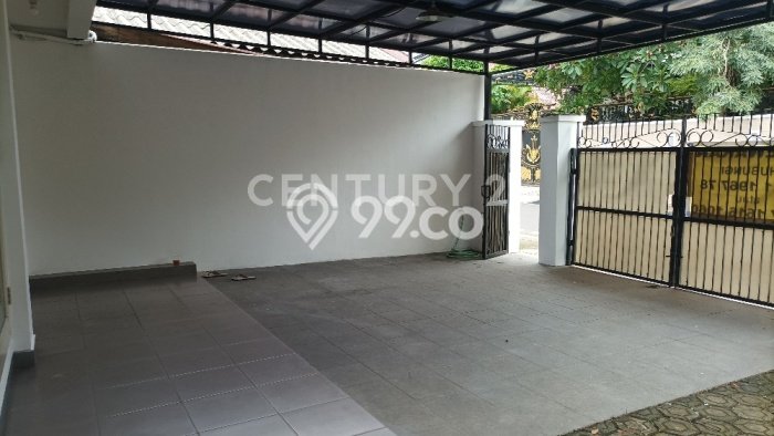 Lokasi strategis! Rumah siap pakai disewakan di Menteng LB 150m2 Lokasi strategis! Rumah siap pakai disewakan di Menteng LB 150m2